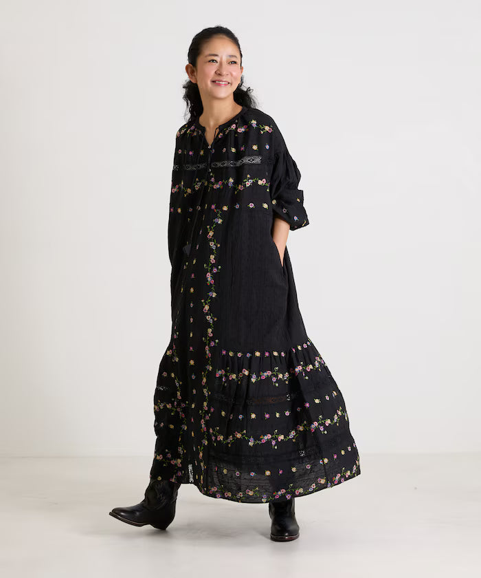 Dobby Floral Embroidery x Lace Dress - Black