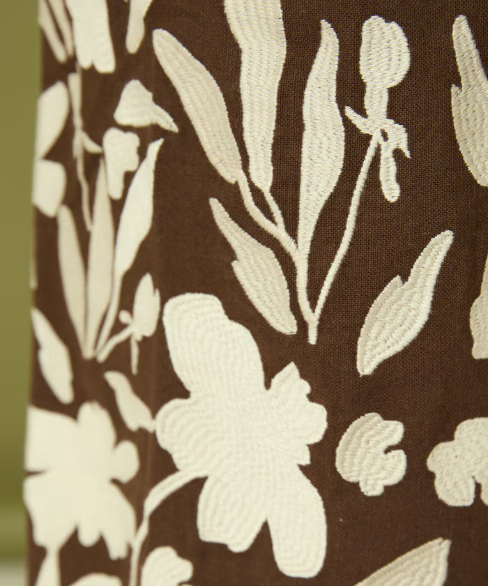 Monotone Embroidered Easy Pants