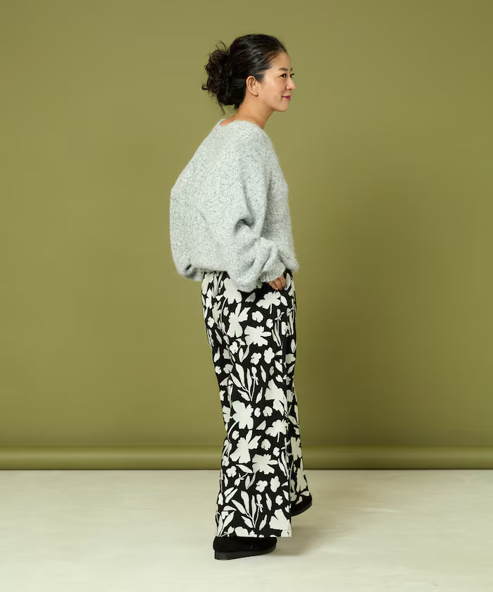 Monotone Embroidered Easy Pants
