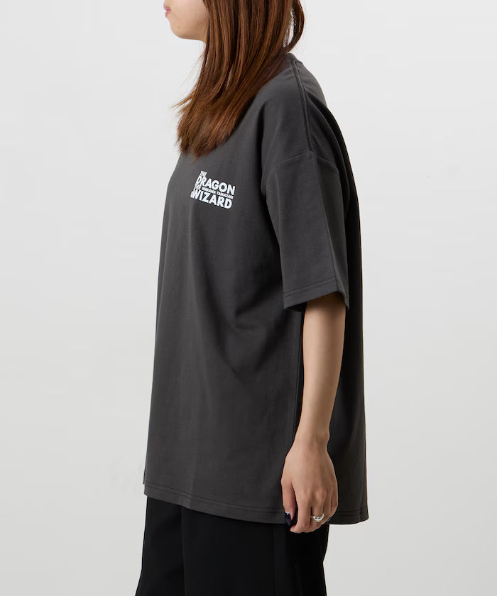 Wakana Yamazaki×FREAK'S STORE THE DRAGON & WIZARD Back Print Crew Neck T-Shirt [Limited Edition]
