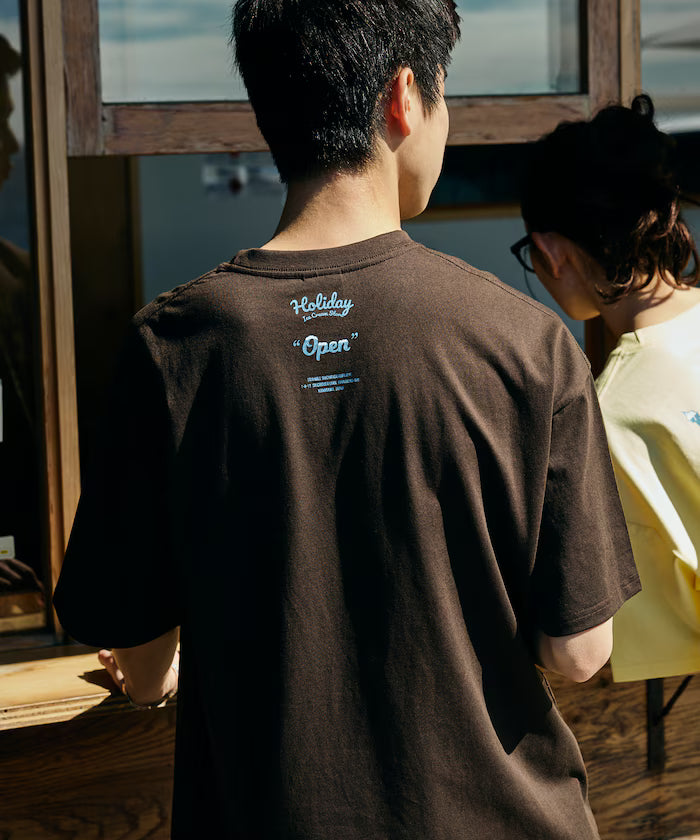 HOLIDAY ICECREAM×FREAK'S STORE Limited Edition Big Silhouette College Print Crew Neck T-Shirt