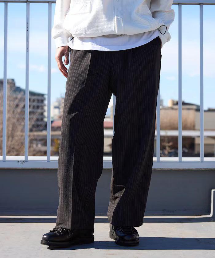Wide Straight Silhouette One-Tuck Slack Pants