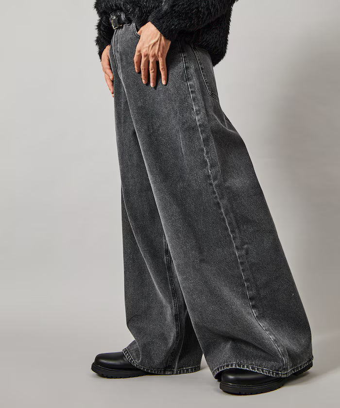 Wide Flare Silhouette Denim Pants [Limited Edition]