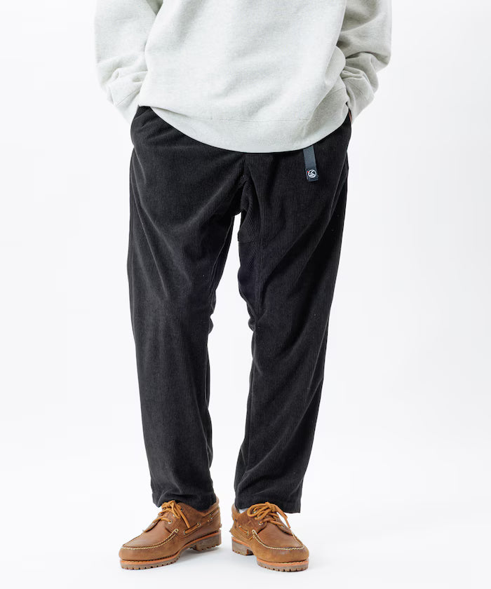 Basic silhouette corduroy climbing pants / tapered silhouette [limited edition]
