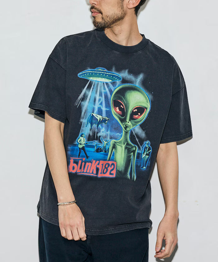 【EXCLUSIVE】BLINK182 alien print Tee / Blink 182 Alien Graphic Print Crew Neck T-Shirt