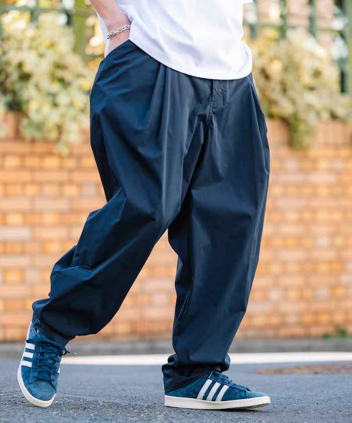 Wide Silhouette Double Tuck Poly Chino Slacks [Limited Edition]