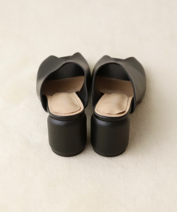 Open-toe slit sandals