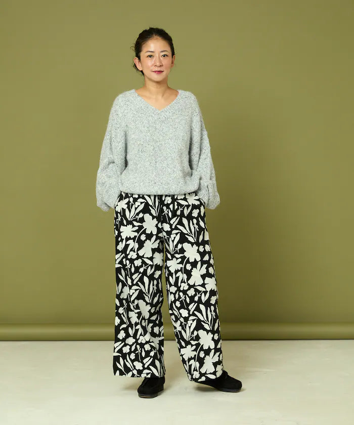 Monotone Embroidered Easy Pants