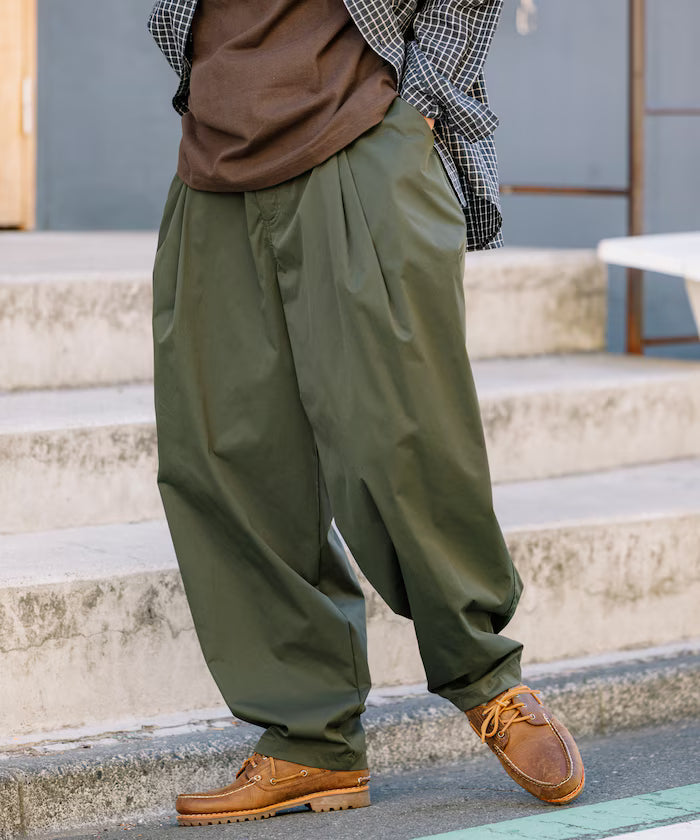 Wide Silhouette Double Tuck Poly Chino Slacks [Limited Edition]