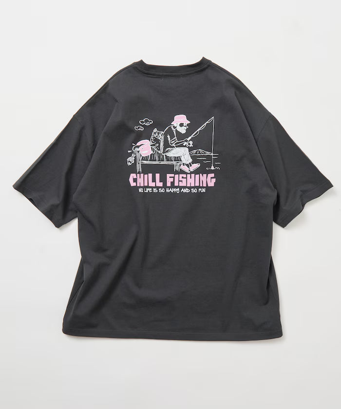 Limited Edition Relaxed Fit Back Print Crew Neck T-Shirt CHILL FISHING MAN - Charcoal Gray