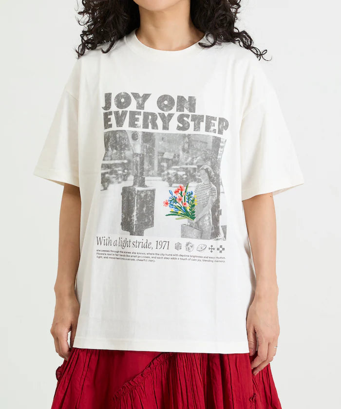 Photo Print Flower Embroidery Crew Neck T-Shirt