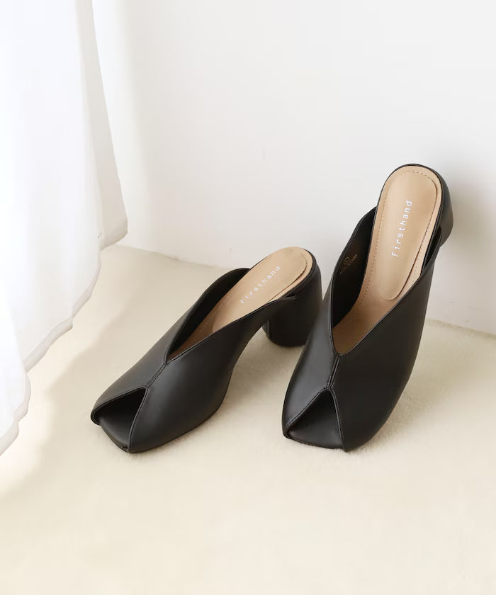 Open-toe slit sandals