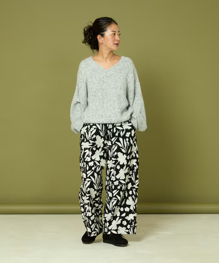 Monotone Embroidered Easy Pants