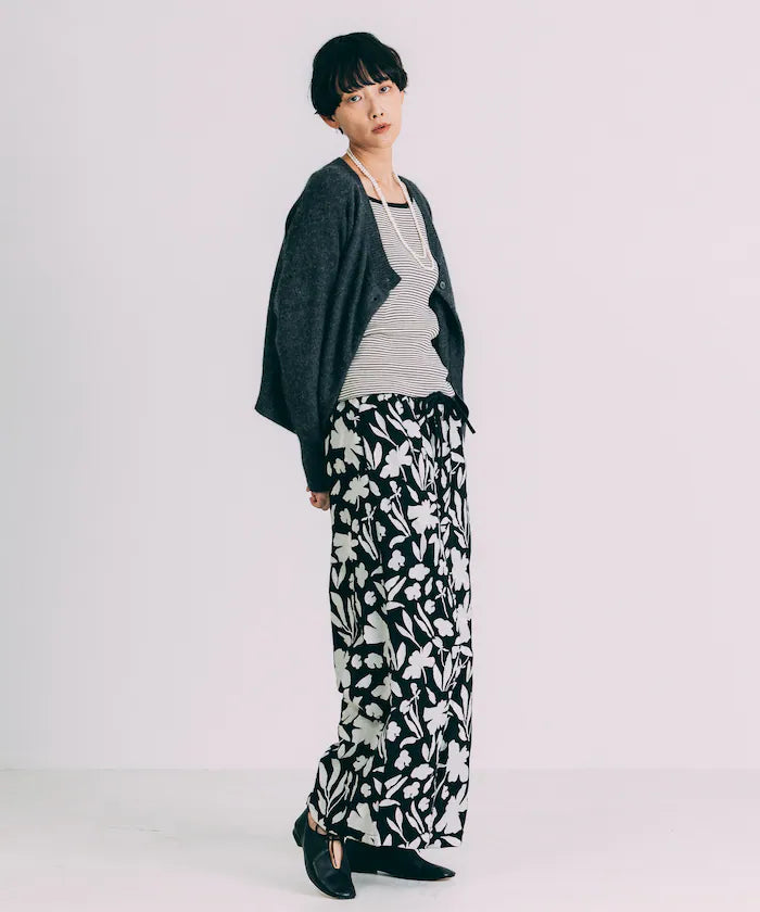 Monotone Embroidered Easy Pants