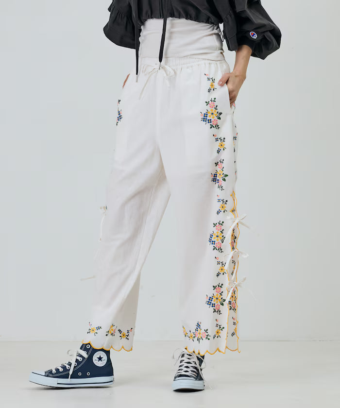 India Scallop Floral Embroidery Pants