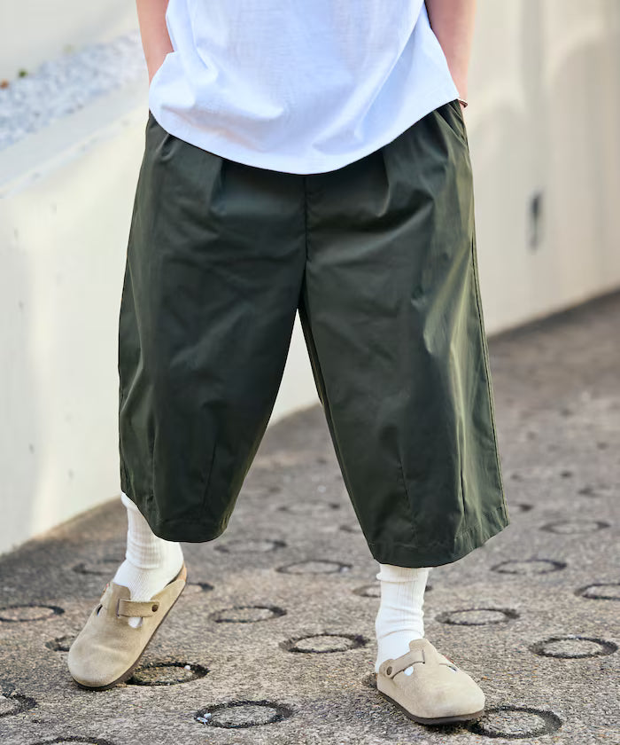 Easy Care Fabric Wide Silhouette Two-Tuck Three-Quarter Barrel Shorts [Limited Edition]