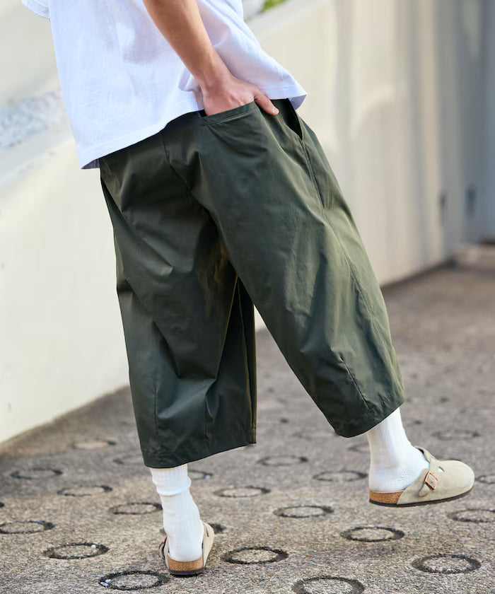 Easy Care Fabric Wide Silhouette Two-Tuck Three-Quarter Barrel Shorts [Limited Edition]