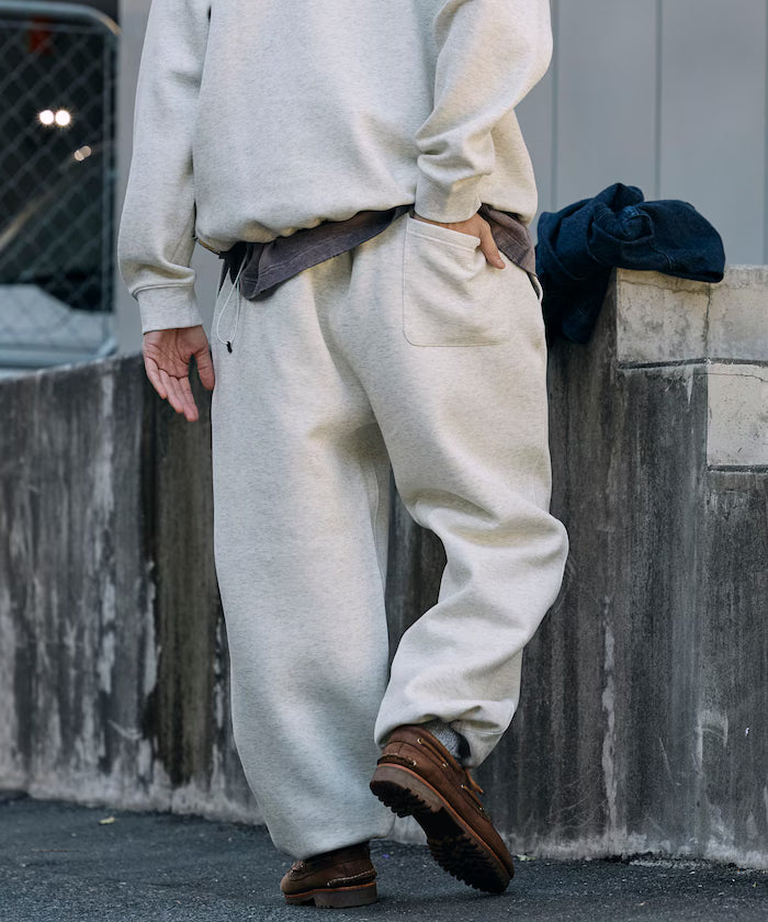 Big Silhouette Cardboard One Point Logo Spindle Sweat Pants