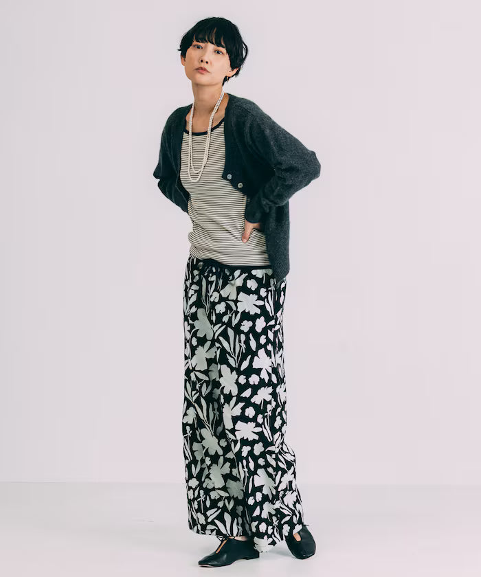 Monotone Embroidered Easy Pants