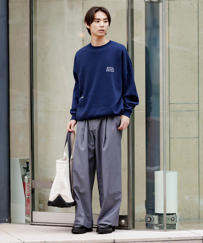 Big silhouette one-point embroidery back print hem code crew neck sweatshirt 【limited edition】