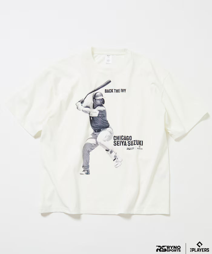 [March 5, 12:00 Release] MLB PLAYERS × RYNO SPORTS × FREAK'S STORE Exclusive [SUZUKI] WIDE SHOT PHOTO TEE - White