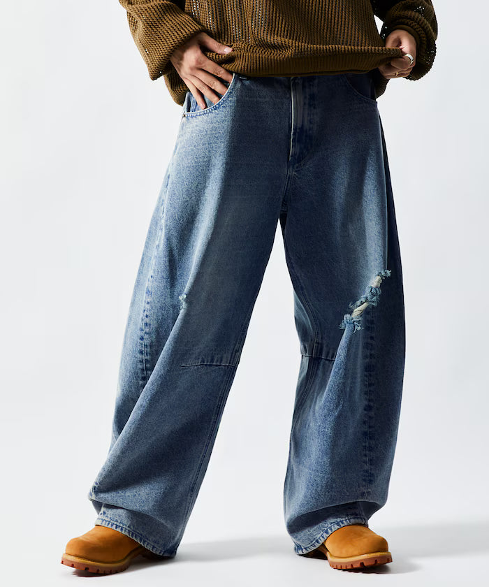 Wide Silhouette Curve Damaged Denim Pants