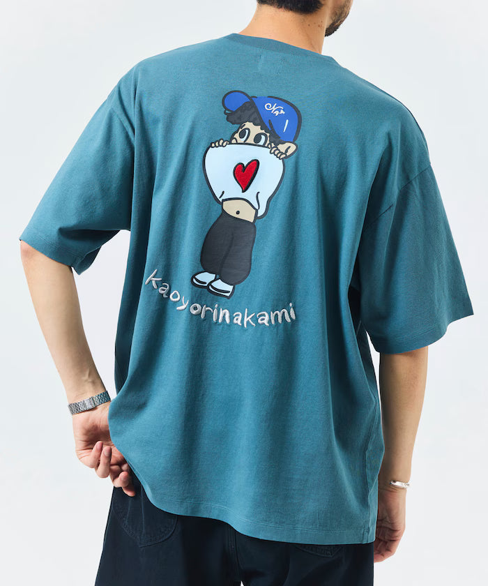[Sales start on May 22 at 12:00] kaoyorinakami × FREAK'S STORE/ Kaoyorinakami exclusive Heso Dashi Boy Tee