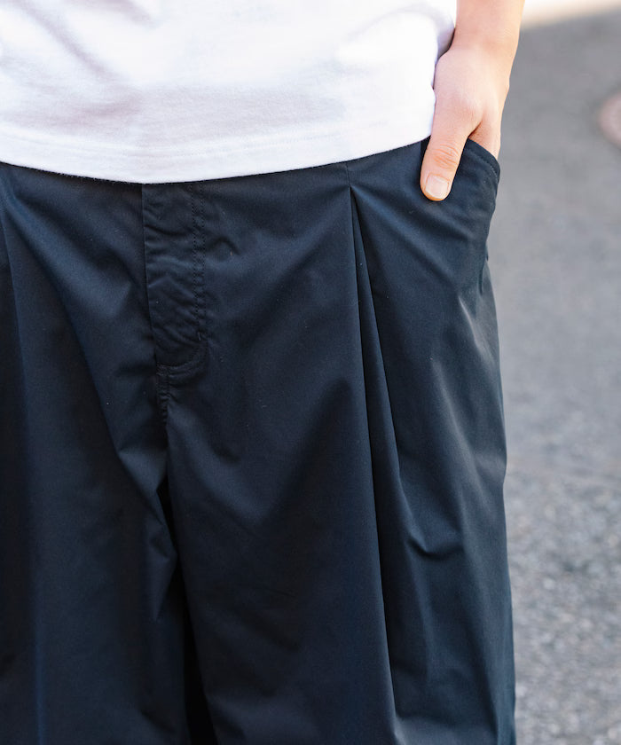Wide Silhouette Double Tuck Poly Chino Slacks [Limited Edition]