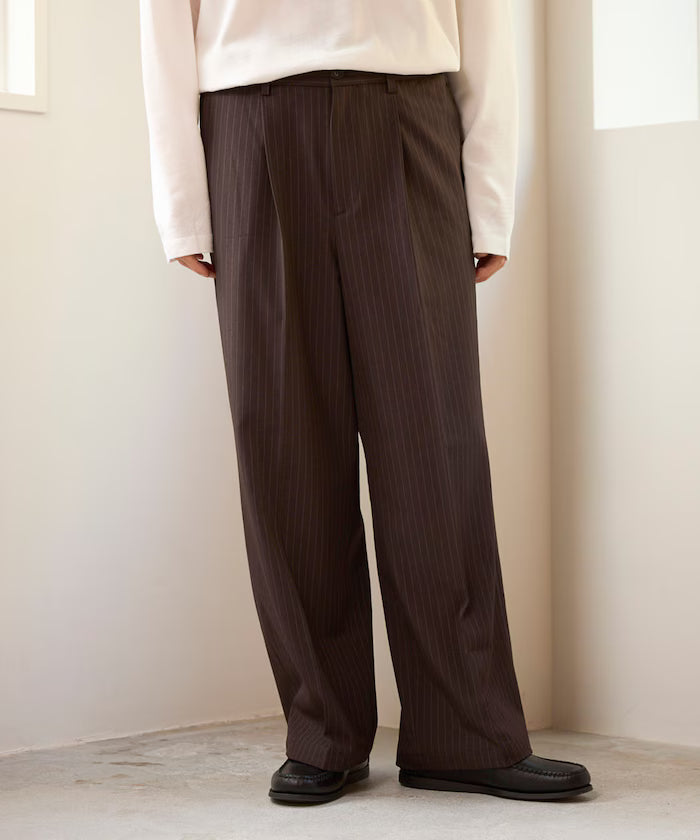 Wide Straight Silhouette One-Tuck Slack Pants