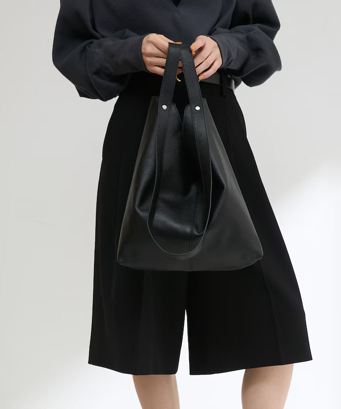 Leather 2-way triangle tote / water-repellent leather / A4