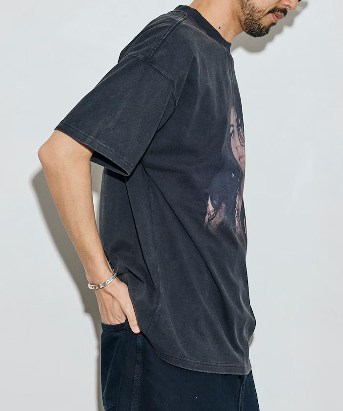 【EXCLUSIVE】 Amy Winehouse / Amy Winehouse Graphic Crew Neck T-Shirt