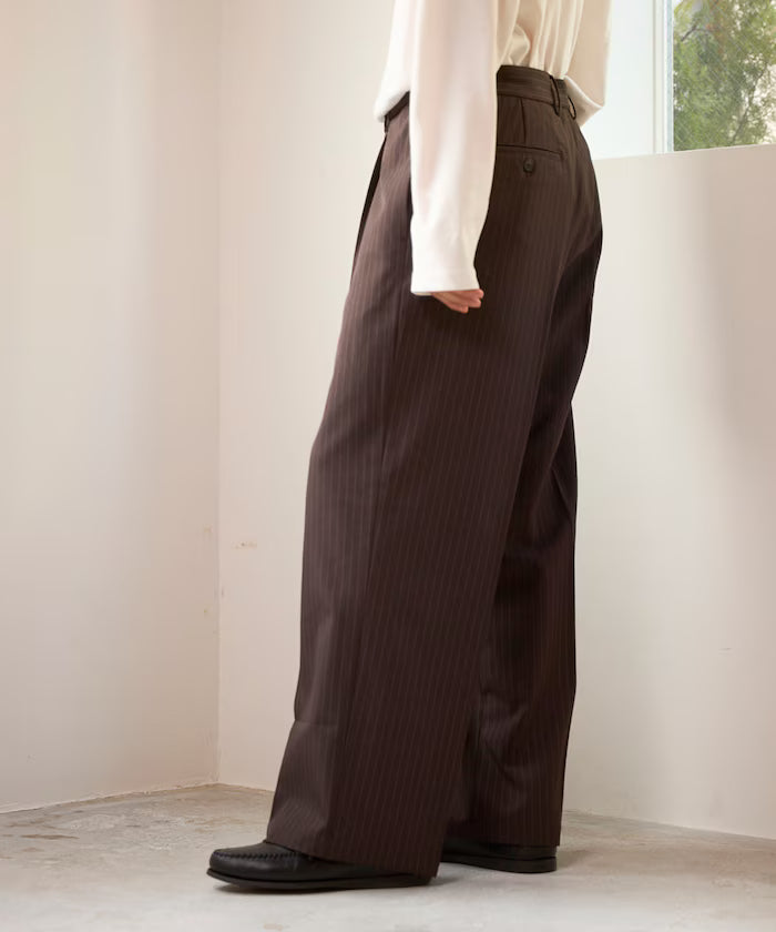 Wide Straight Silhouette One-Tuck Slack Pants