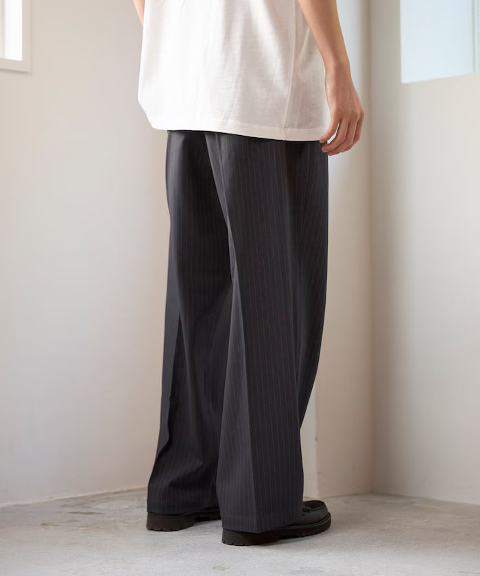 Wide Straight Silhouette One-Tuck Slack Pants