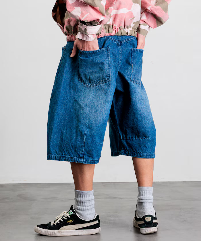 Wide Silhouette One Wash Curved Denim Cropped Shorts