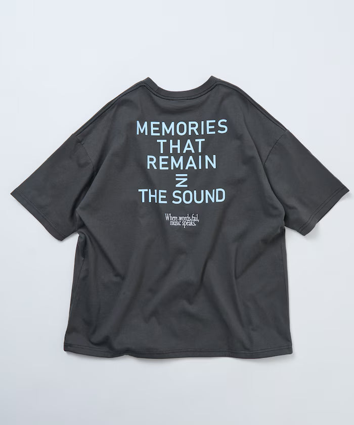 Big silhouette one-point embroidery back print hem code pocket T-shirt [Limited Edition] - Charcoal