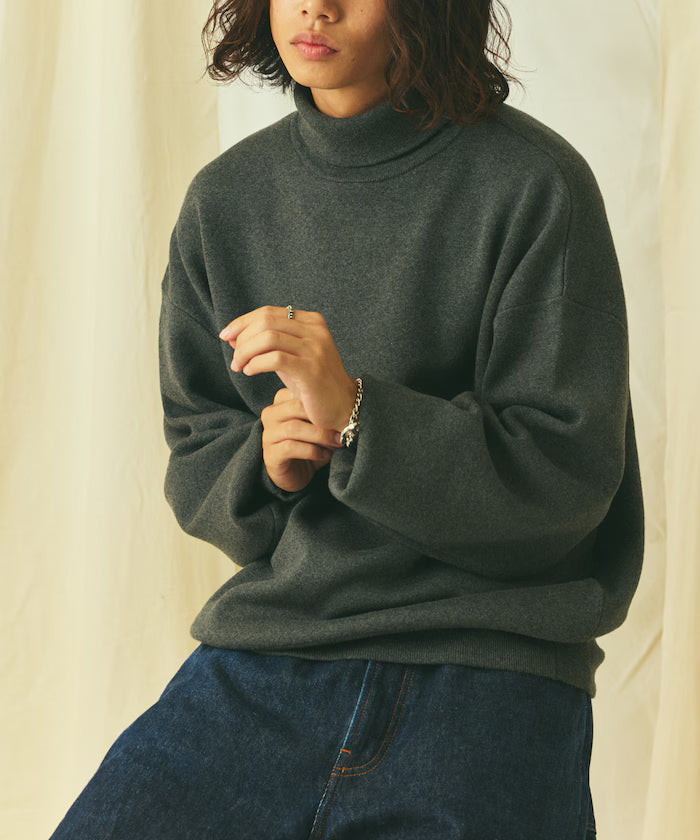 Relax Fit Sweat-Like Turtleneck Knit 【Limited Edition】