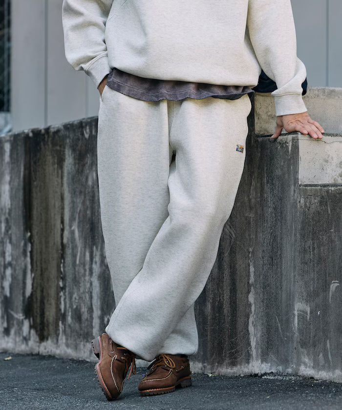 Big Silhouette Cardboard One Point Logo Spindle Sweat Pants