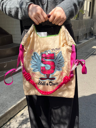 A.5TH FLY FREE (M)