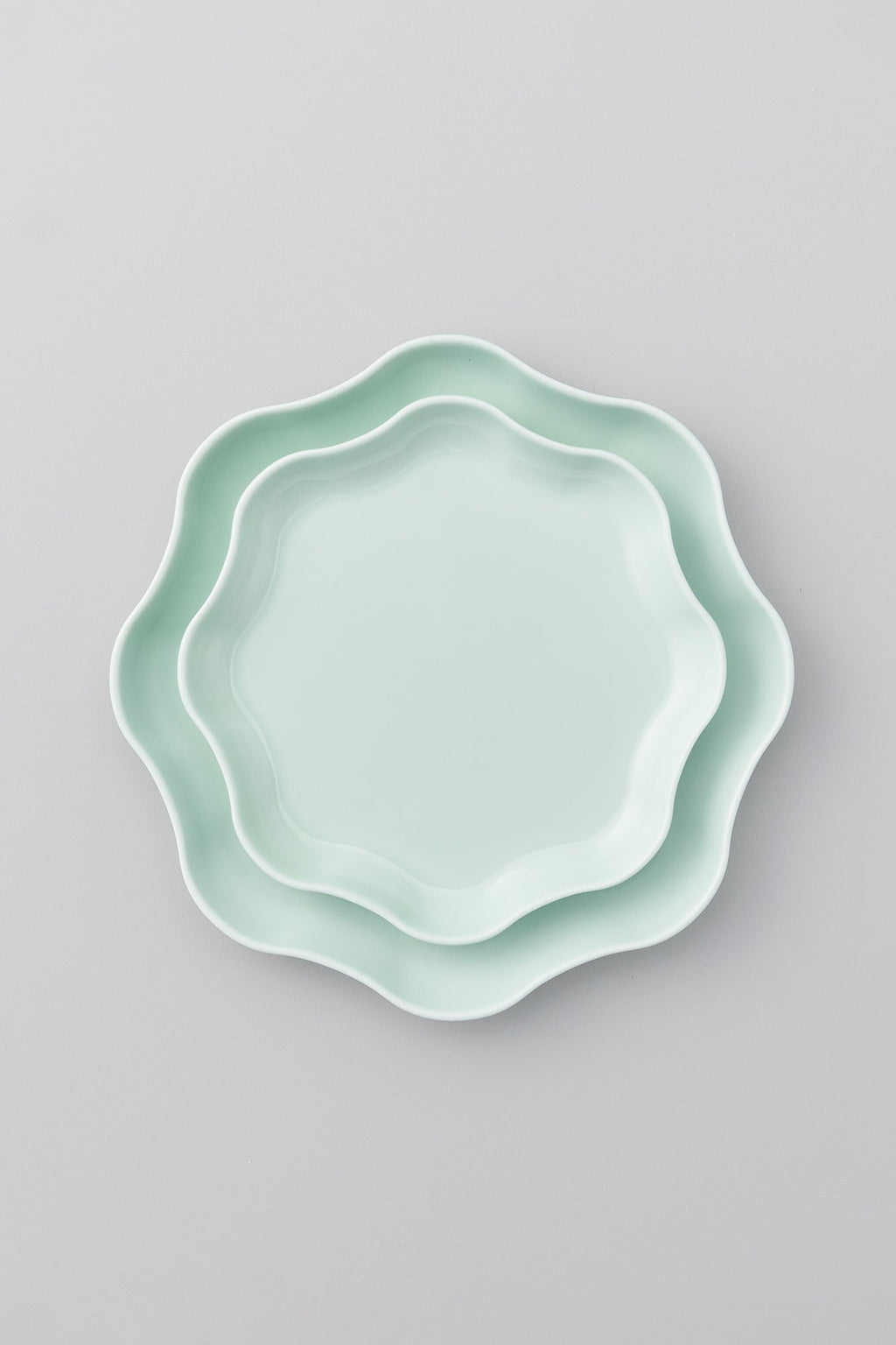 PORCELAIN POTTERY PLATE MEDIUM