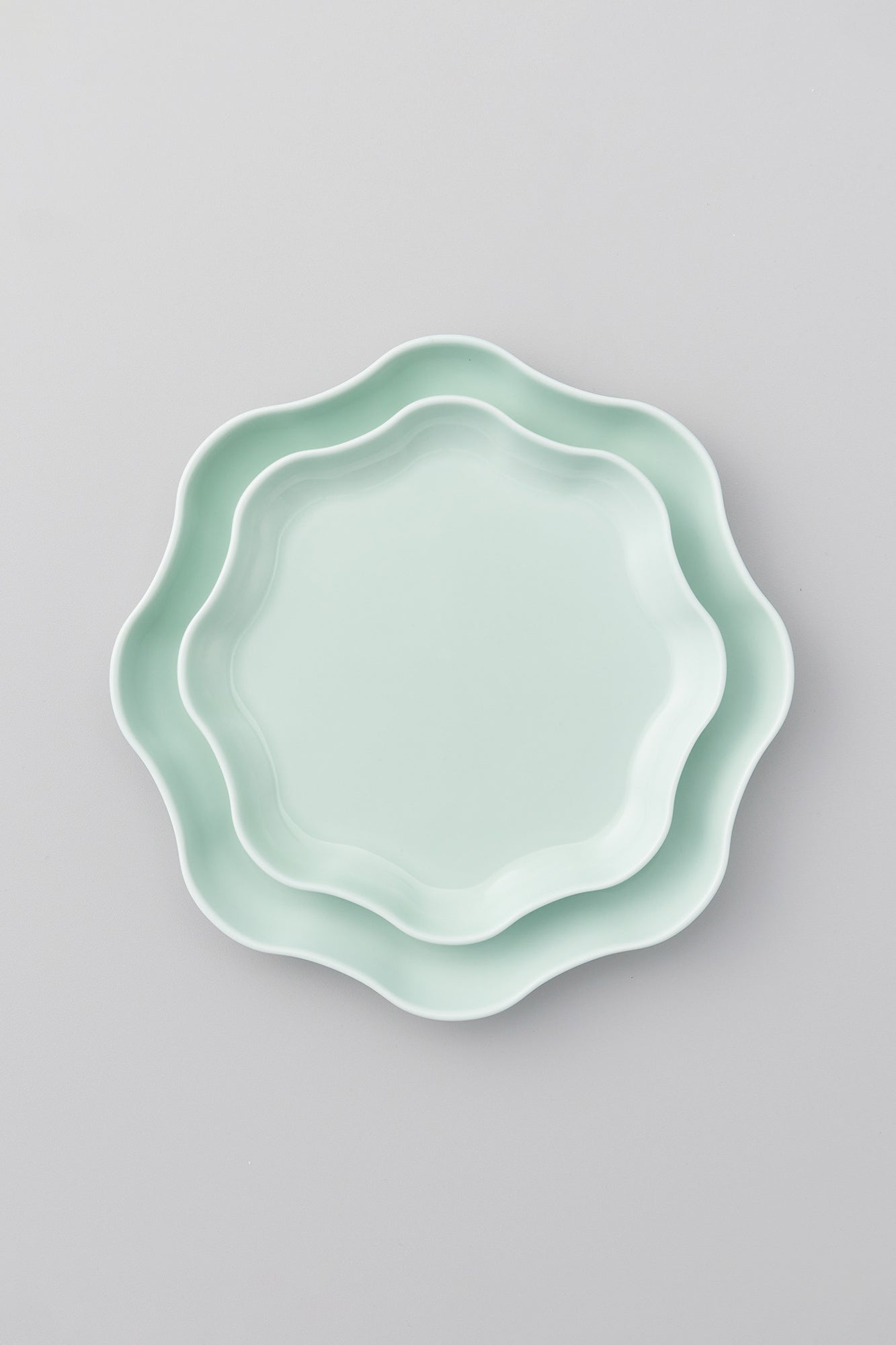 PORCELAIN POTTERY PLATE SMALL