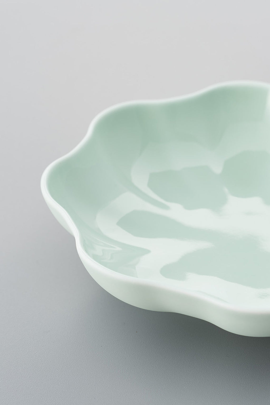 PORCELAIN POTTERY BOWL MEDIUM