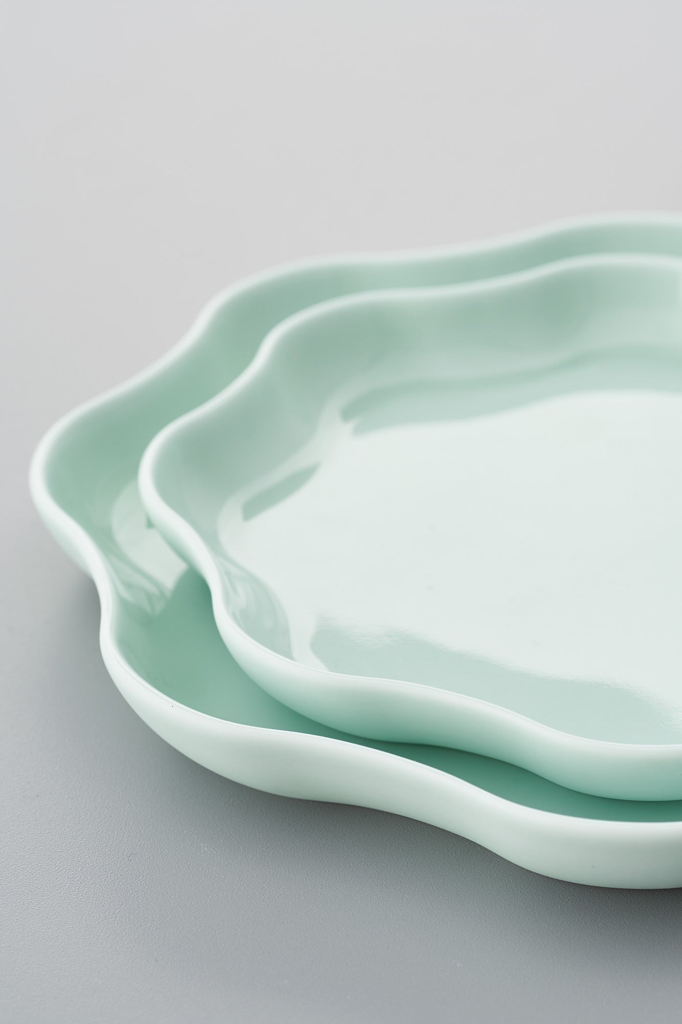 PORCELAIN POTTERY PLATE MEDIUM