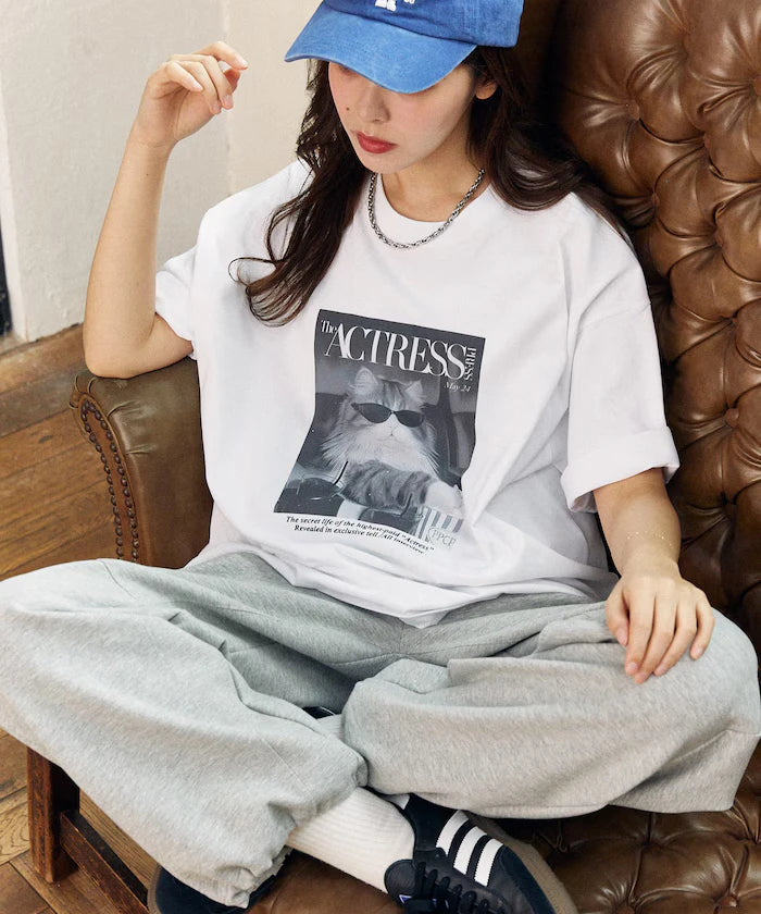 <Functional Material> MAGAZINE Cat Photo T-Shirt Limited Release