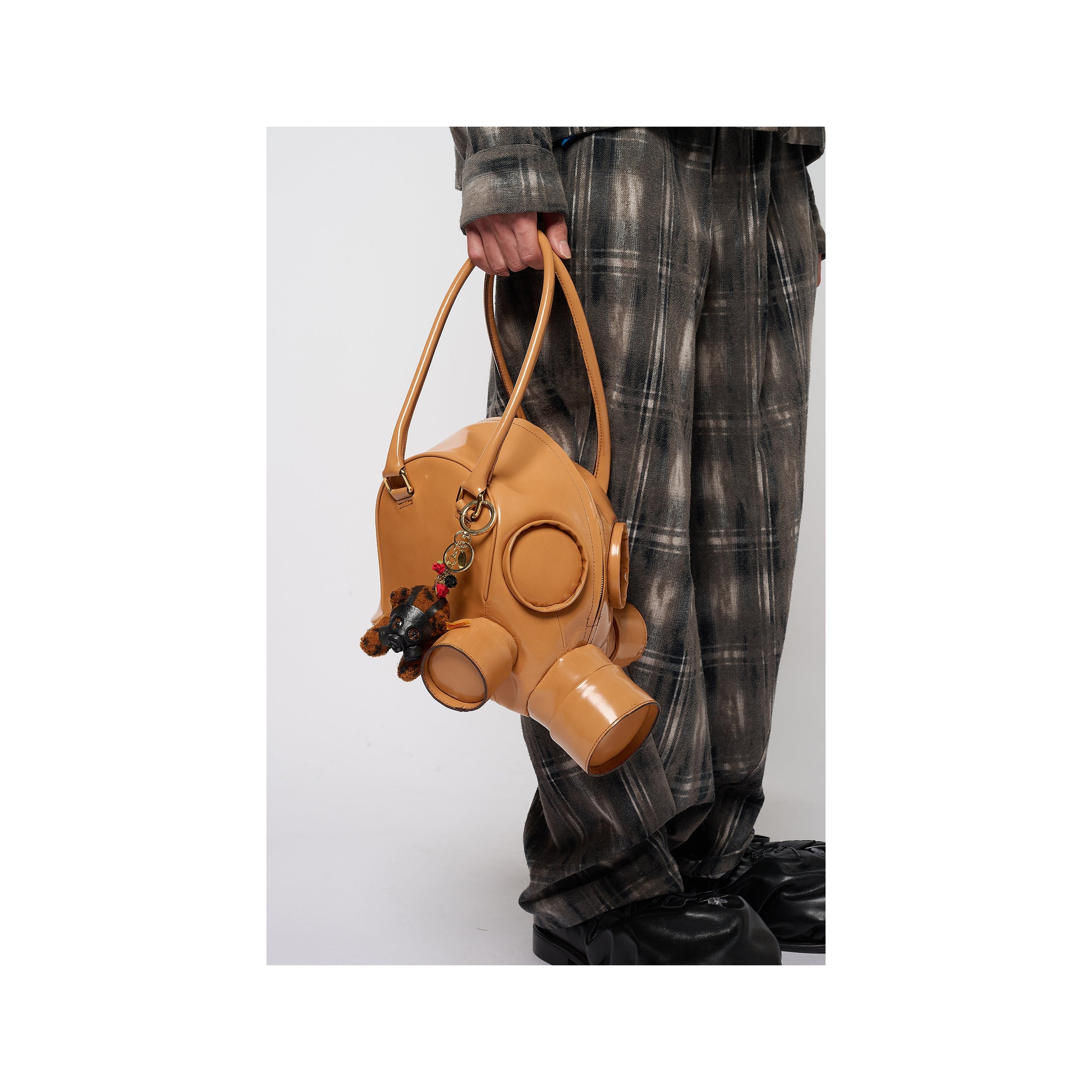 GAS MASK LEATHER HANDBAG：CAMEL