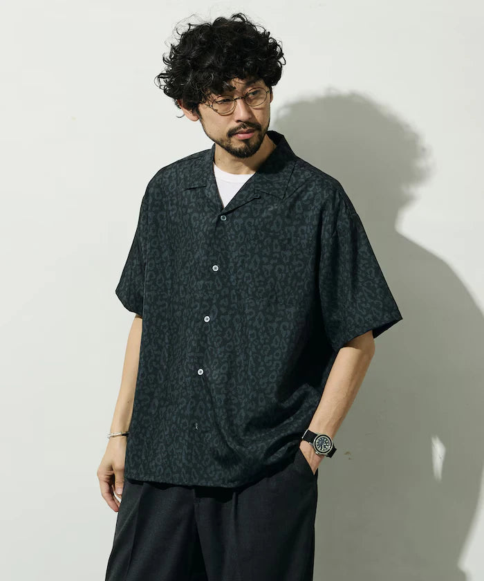Open Collar Pattern Short Sleeve Shirt