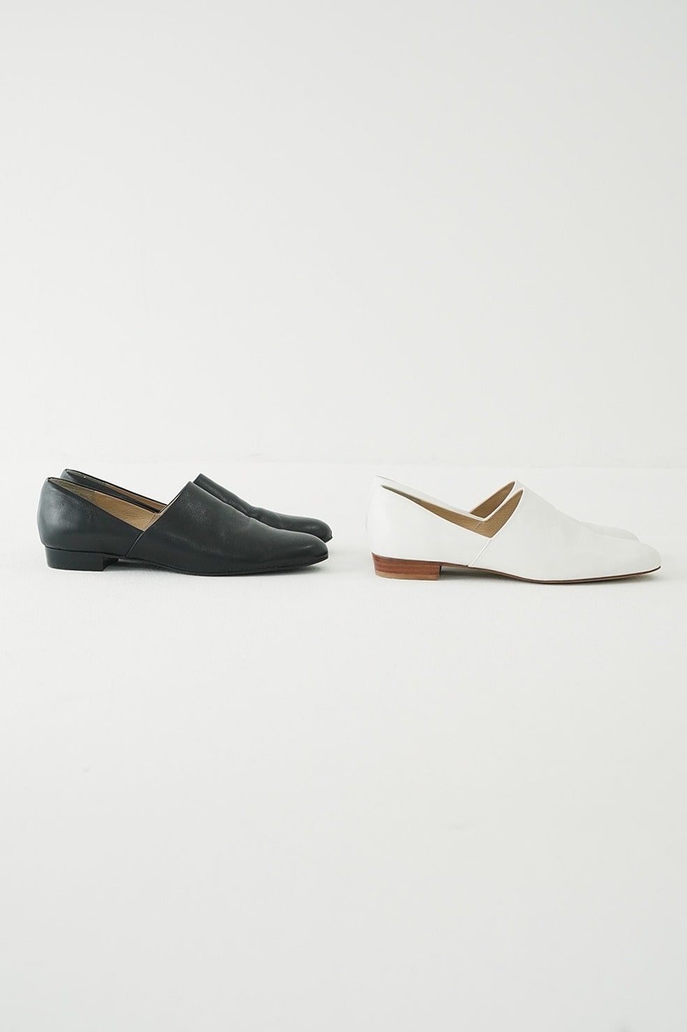 SIDE CUT STACKED FLAT SHOES
