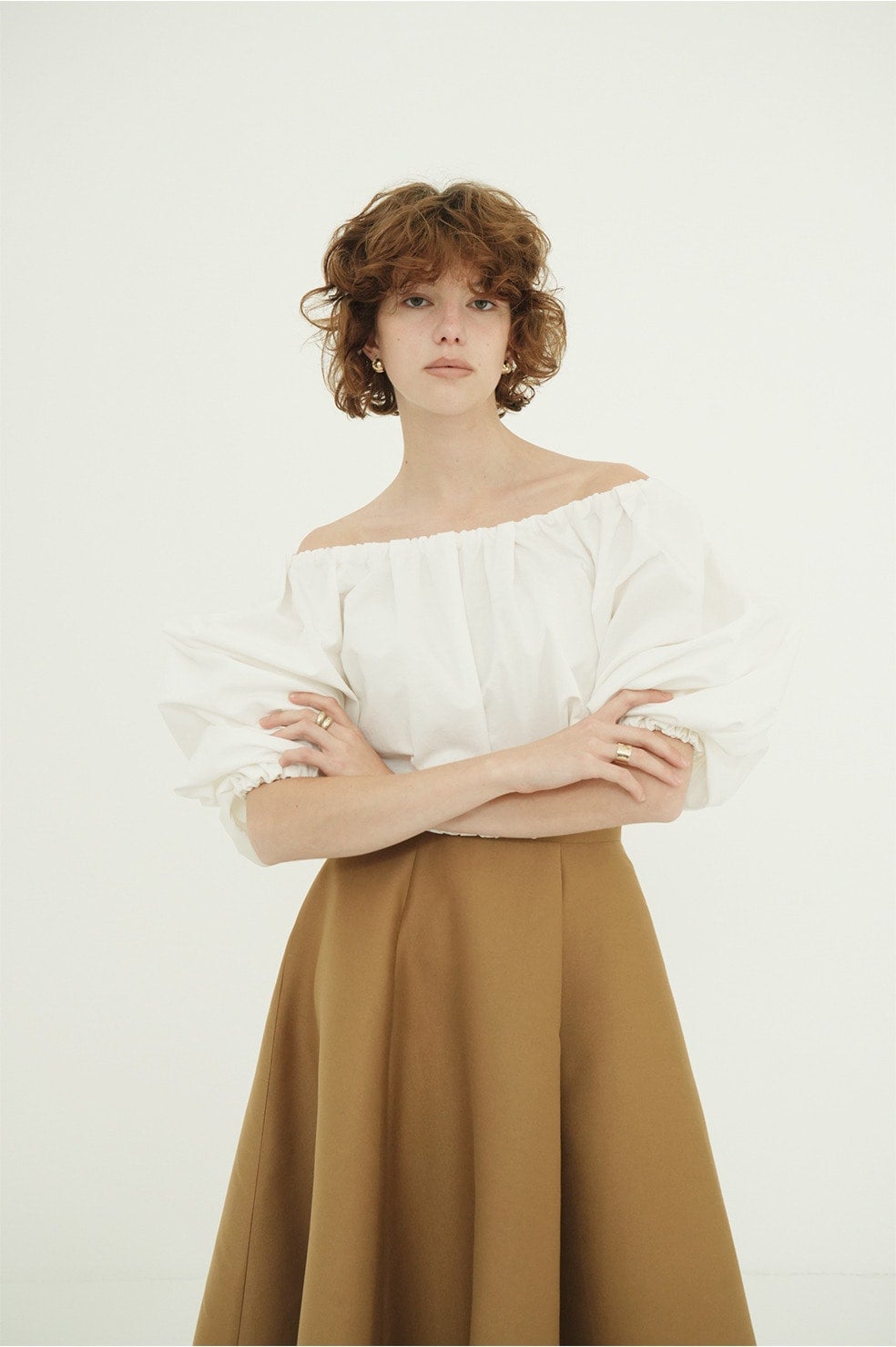 VOLUME SLEEVE CROPPED BLOUSE