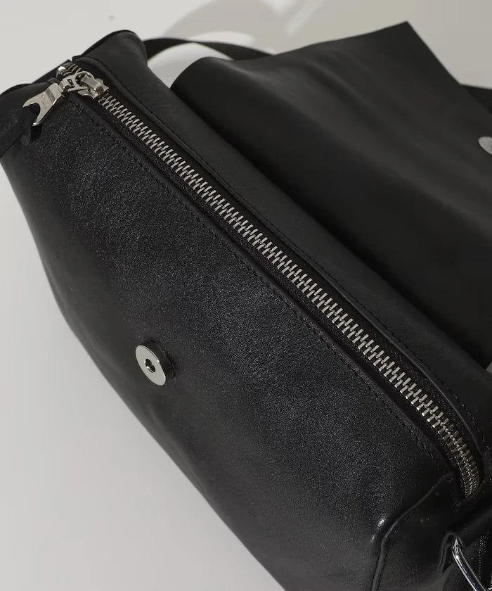 Leather Editor's Flap Shoulder Bag / Leather Editor's Flap Shoulder / Cowhide / Water-repellent Leather