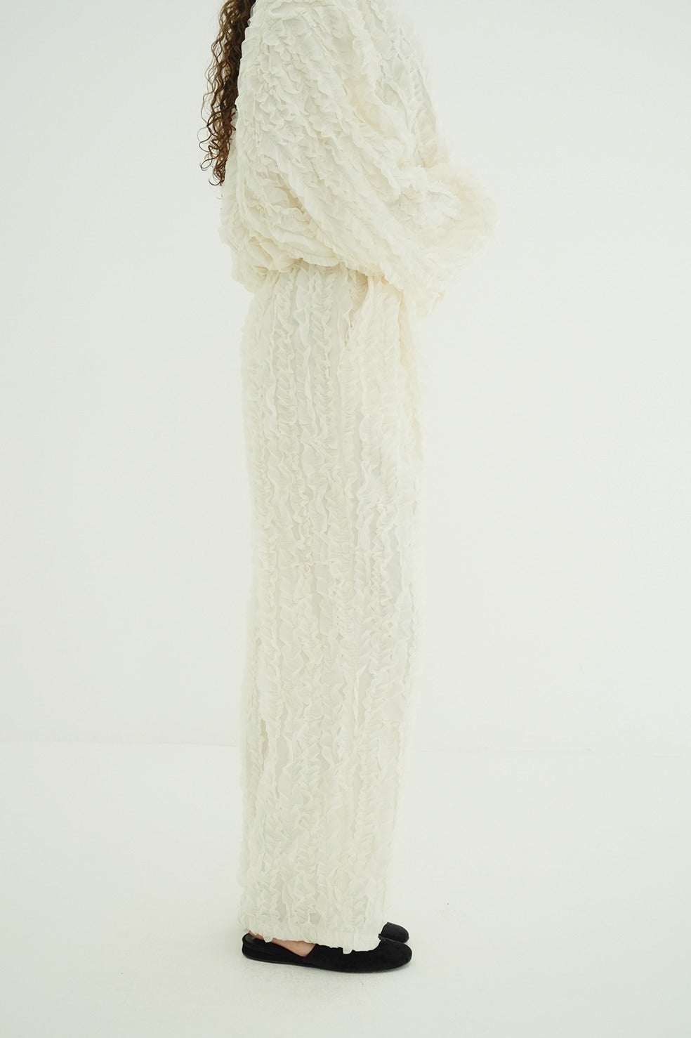 TOPSTITCHED FRILL STRAIGHT PANTS