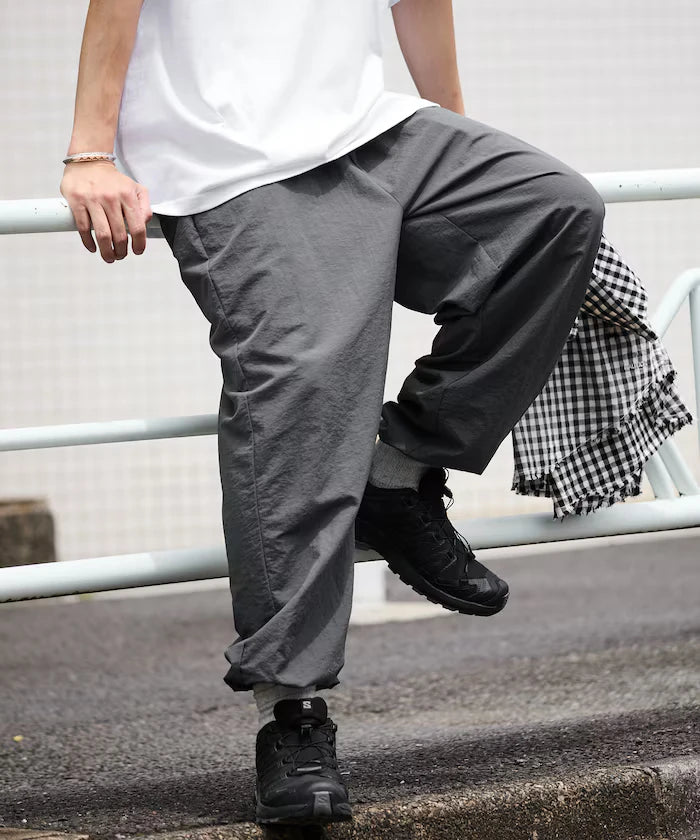 Wide Straight Nylon Track Pants / Tapered Silhouette Easy Nylon Pants